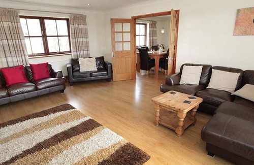 Llangennith House | Barcud Lodge in the beautiful Swansea
