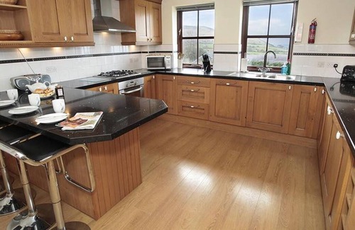 Llangennith House | Barcud Lodge in the beautiful Swansea