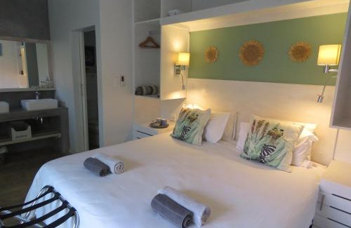 Scottburgh Bed & Breakfast | Bare Feet Retreat B&B