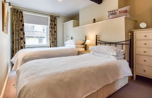 Winchcombe Other | Barebones Farm - sleeps 14 guests in 7 bedrooms