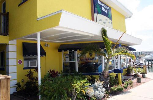 Clearwater Beach Hotel | Barefoot Bay Resort Motel