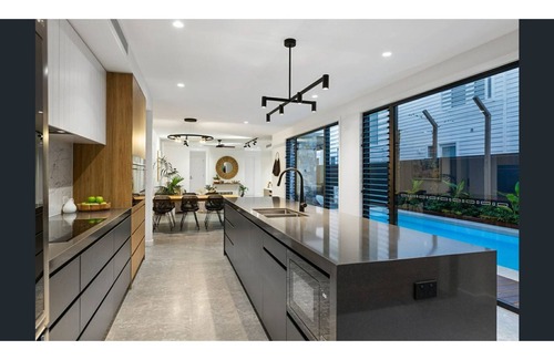 Casuarina House | Barefoot Beachfront @ She Oak - Beachfront 5bed home