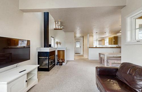 Shorepine Village House | BareFoot Breeze