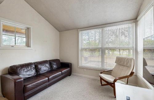 Shorepine Village House | BareFoot Breeze