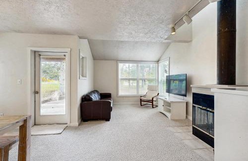 Shorepine Village House | BareFoot Breeze