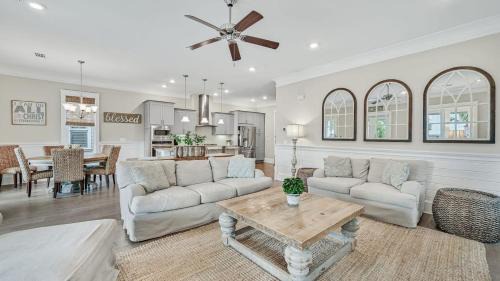 Santa Rosa Beach House | Barefoot Paradise by AvantStay Walk to Beach Pool Bikes