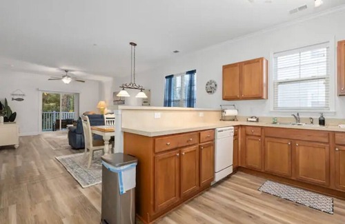North Myrtle Beach Condo | Barefoot Villa: Pools, Golf, Beach, Snowbirds