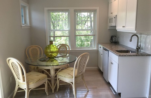 Hyannis House | Barefoot Walk to Beaches AC Fast WiFi Family/Pet Friendly Close to Harbor