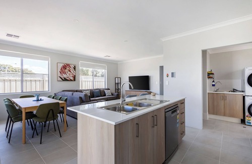 Yanchep House | Barefoot2Beach by Swan BnB Management