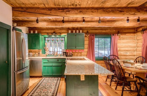 Leavenworth Cabin | Barenhutte - Whimsical Cabin In The Woods