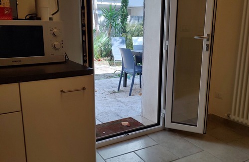 Capurso Apartment | BariMetro Garden. Serviced apartment quiet and private