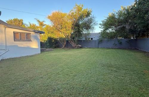 Sandbaai House | Barking Beach Cottage, Sandbaai - Pet Friendly
