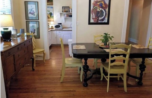 East of Broadway Cottage | Barkley Cottage - 1 Bedroom