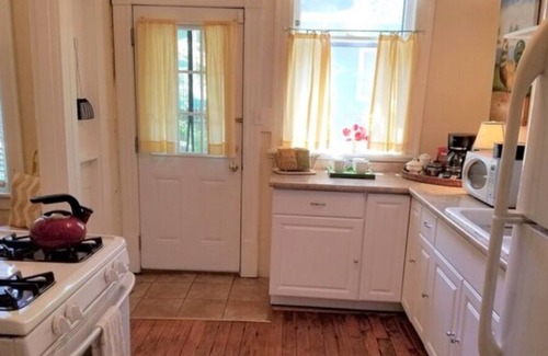 Downtown Little Rock Cottage | Barkley Cottage - 2 Bedroom