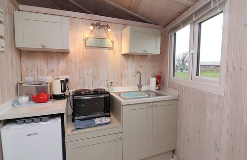 Hartland Cottage | BARLEY BAY, pet friendly, with a garden in Hartland
