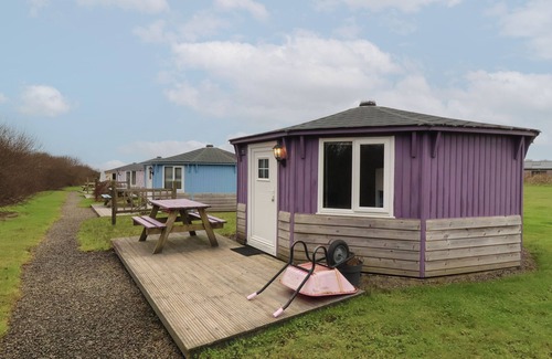 Hartland Cottage | BARLEY BAY, pet friendly, with a garden in Hartland