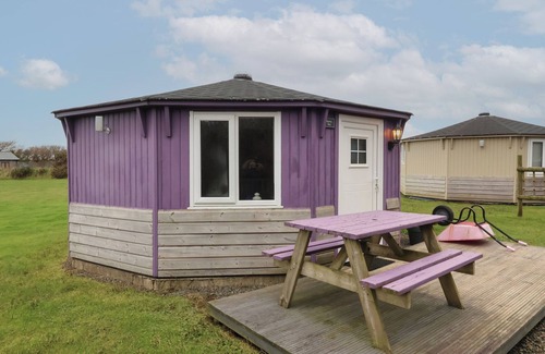 Hartland Cottage | BARLEY BAY, pet friendly, with a garden in Hartland