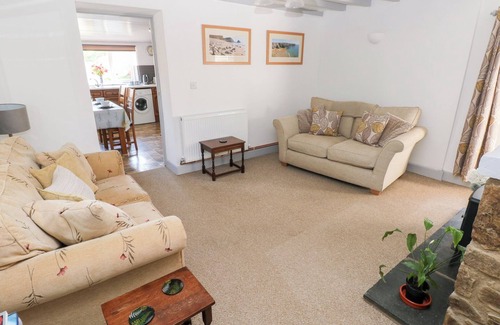 Templeton Cottage | BARN COURT COTTAGE, pet friendly, with a garden in Narberth