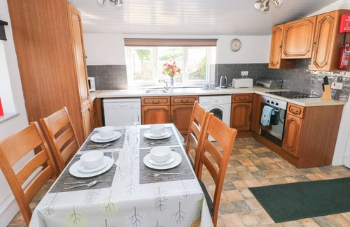 Templeton Cottage | BARN COURT COTTAGE, pet friendly, with a garden in Narberth