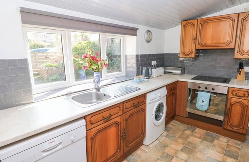 Templeton Cottage | BARN COURT COTTAGE, pet friendly, with a garden in Narberth