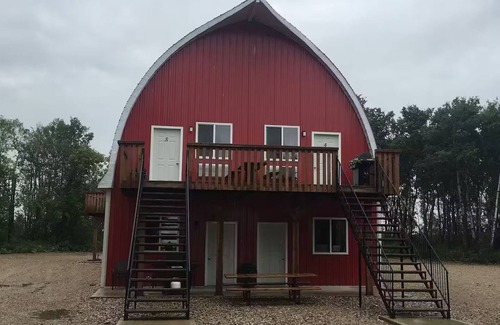 Division No. 16 House | Barn In The Bush - Room 5, King, queen & futon