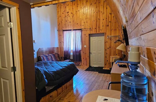 Division No. 16 House | Barn In The Bush - Room 6, King, queen & futon