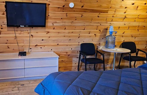 Division No. 16 House | Barn In The Bush - Room 7 - King, queen & futon