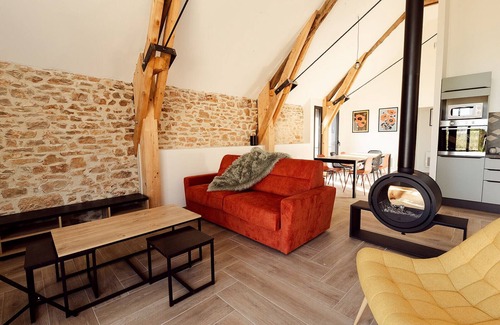 Assier House | Barn La Roca Masia-Les Coquelicots, swimming pool, garden, 4 bedrooms 8/10 persons