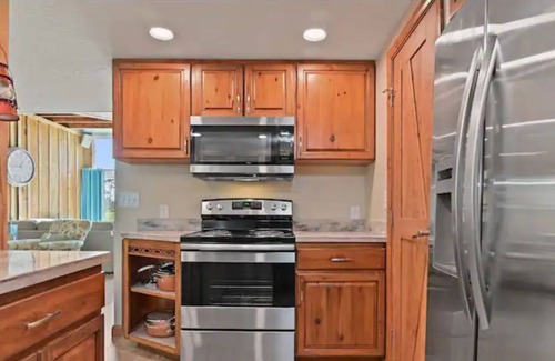 St. Cloud House | Barn Retreat with Hot Tub Centrally-located yet Secluded