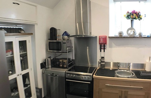 Cauldon Low House | Barn - Sleeps 2 - Pet friendly - Welcome hamper