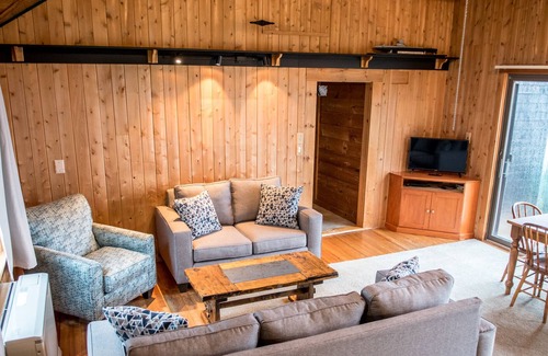 Brooklin Cottage | Barnacle on Flye Point Oceanfront