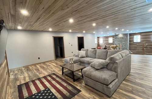 Koleen Cabin | Barndominium/Cabin in Woods