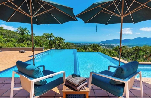 Cairns Villa | Barong Luxury Home, Private and Tranquil Estate