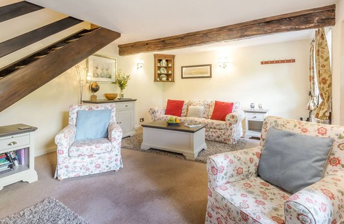 Tideswell Cottage | BARR COTTAGE, family friendly, with a garden in Tideswell