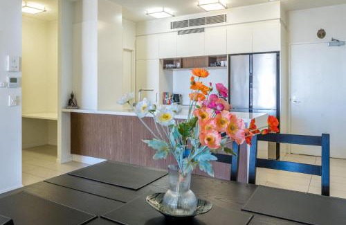 Bulimba Apartment | Barramul on the Park Sleeps 6 Guests