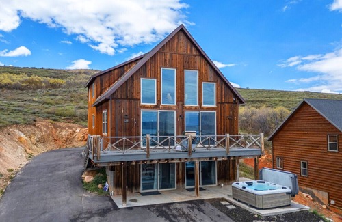Harbor Village House | Barrel Sauna! Hot Tub! Views! Sleeps 26! Arcades!