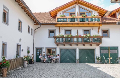 Wegscheid Apartment | Barrierefreie 70qm Ferienwohnung mit Terrasse und Balkon