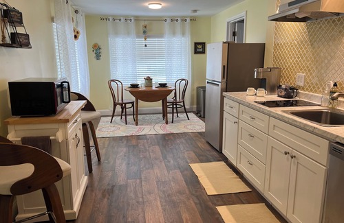 Tavares House | Barrow Bungalow near Big House, fishing, downtown Tavares and Mt Dora