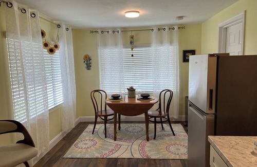 Tavares House | Barrow Bungalow near Big House, fishing, downtown Tavares and Mt Dora