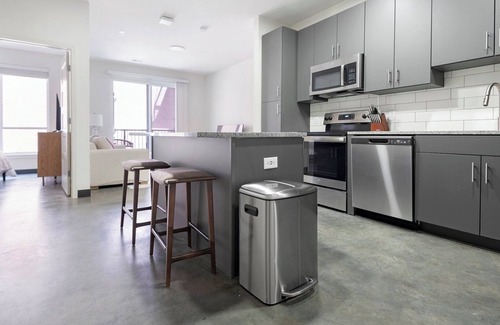DeBaliviere Place Apartment | Barsala l 1BD Located in Central West End