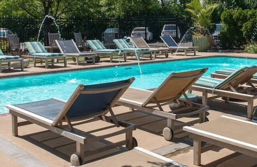 Central West End Apartment | Barsala l Chic 2BD Retreat Near Forest Park, Located in the Central West End