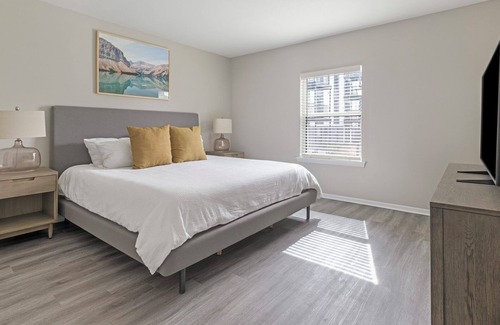 Homewood Apartment | Barsala l Fully-furnished 1BD in Birmingham, AL