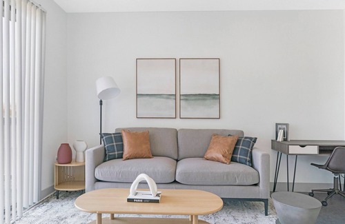 Richmond Apartment | Barsala l Modern 1BD near the Arts District in Richmond