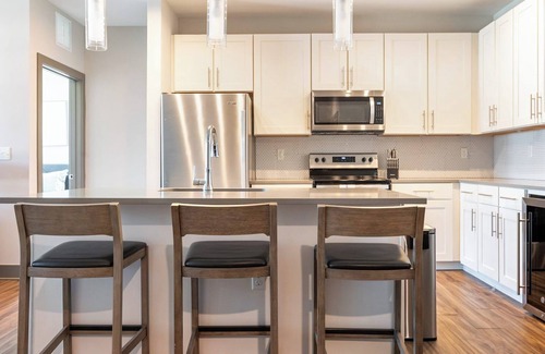 Florida Central Atlantic Coast Apartment | Barsala l Modern 2BR with Sunroom & Pool – Near Orlando