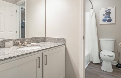 Homewood Apartment | Barsala l Professionally-cleaned 1BD