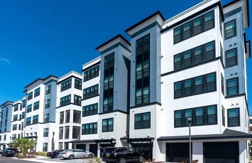 Port Tampa City Apartment | Barsala l Stunning 3BD with resort-style pool