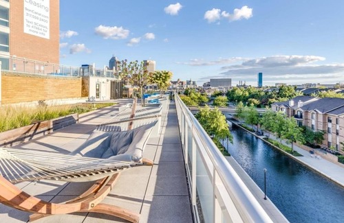Downtown Indianapolis Apartment | Barsala l tSpacious 2BD; Canal Views & Rooftop Infinity Pool