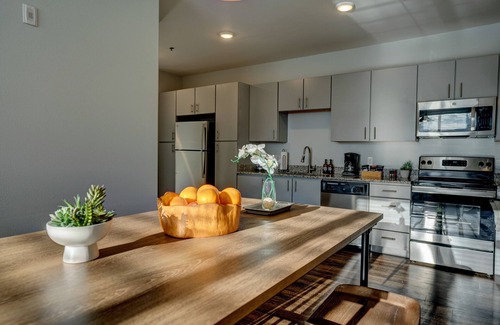 Downtown Reno Apartment | Barsala l Upscale 2BD with Roof-Top Courtyards