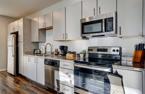 Downtown Reno Apartment | Barsala l Upscale 2BD with Roof-Top Courtyards