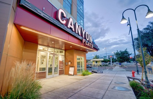 Downtown Reno Apartment | Barsala l Upscale 2BD with Roof-Top Courtyards